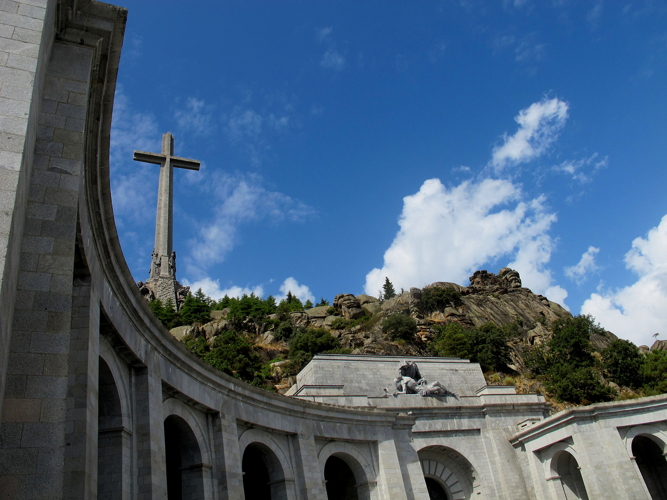 Espanha liberta-se do legado franquista no meio da polémica